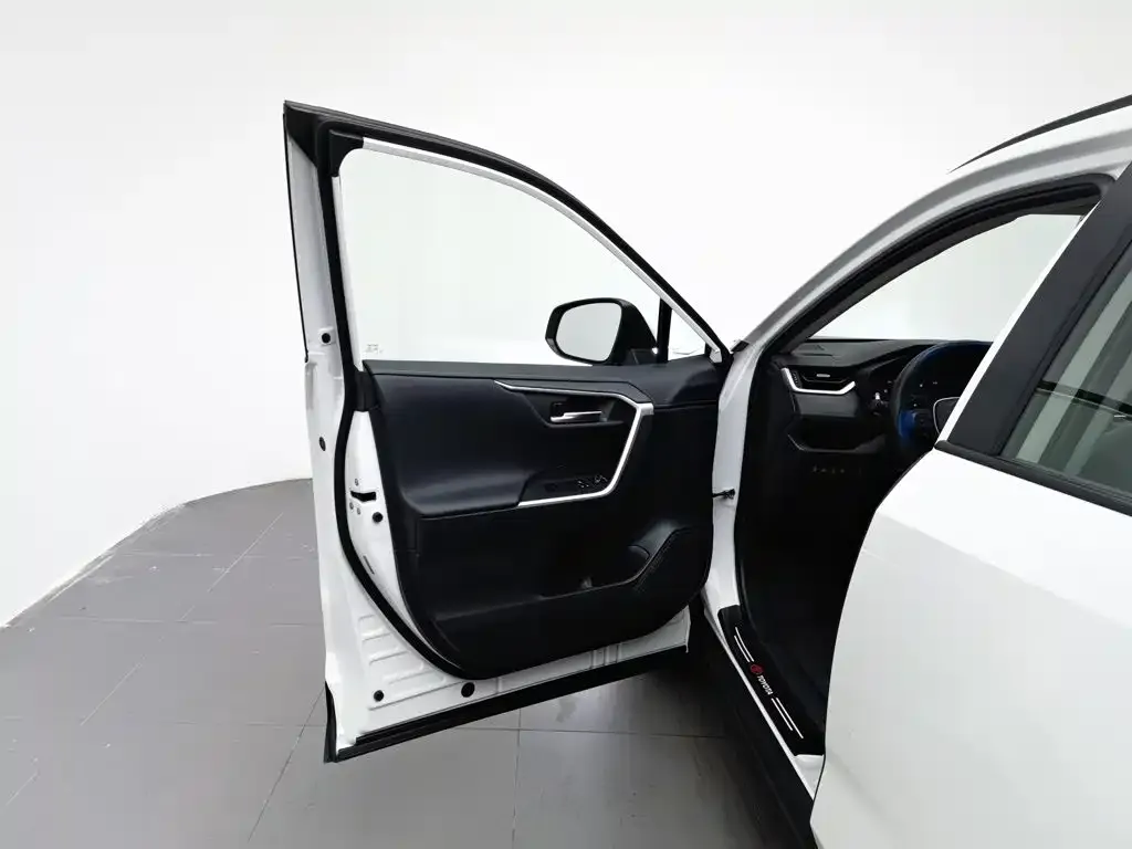 Toyota RAV4 — фото 10