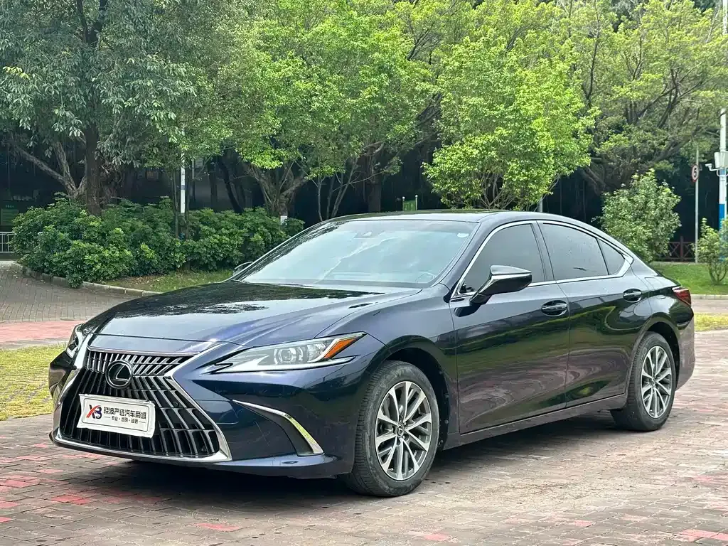 Lexus ES — фото 1