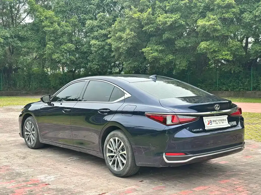 Lexus ES — фото 7
