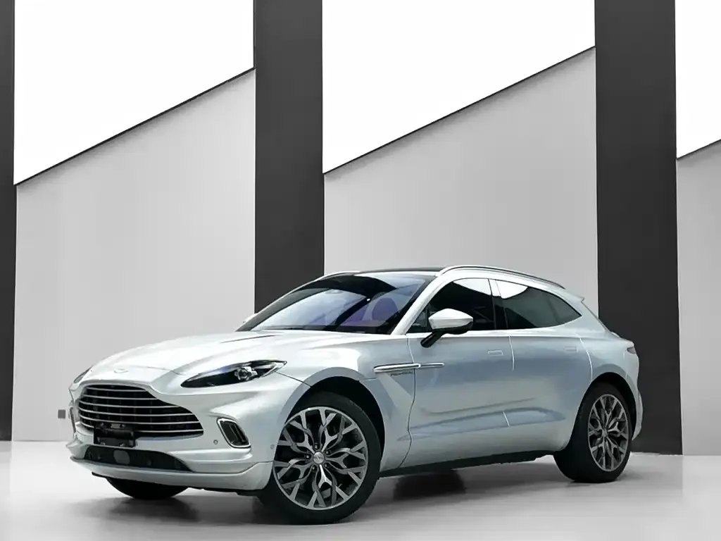Aston Martin DBX — фото 1