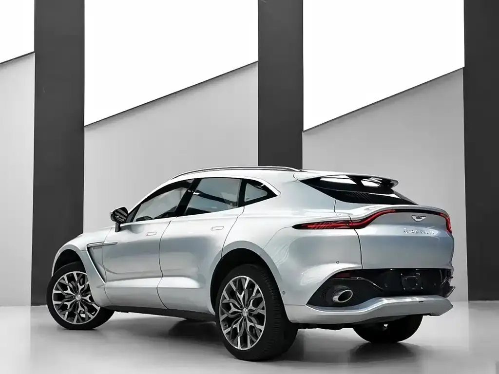 Aston Martin DBX — фото 9