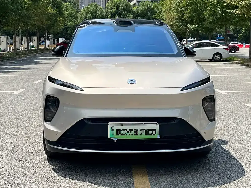 NIO ES8 — фото 1