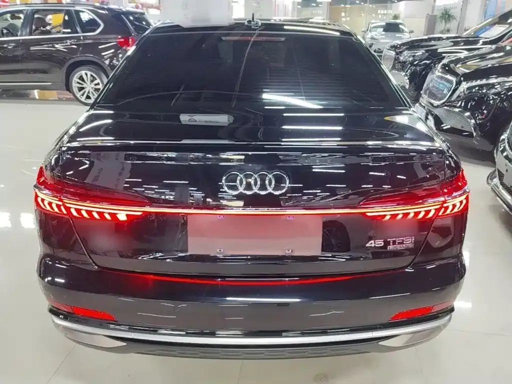 Audi A6L — фото 8