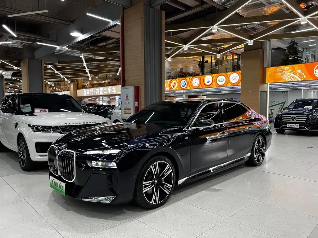 BMW i7 — фото 1