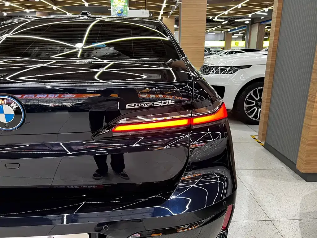 BMW i7 — фото 9
