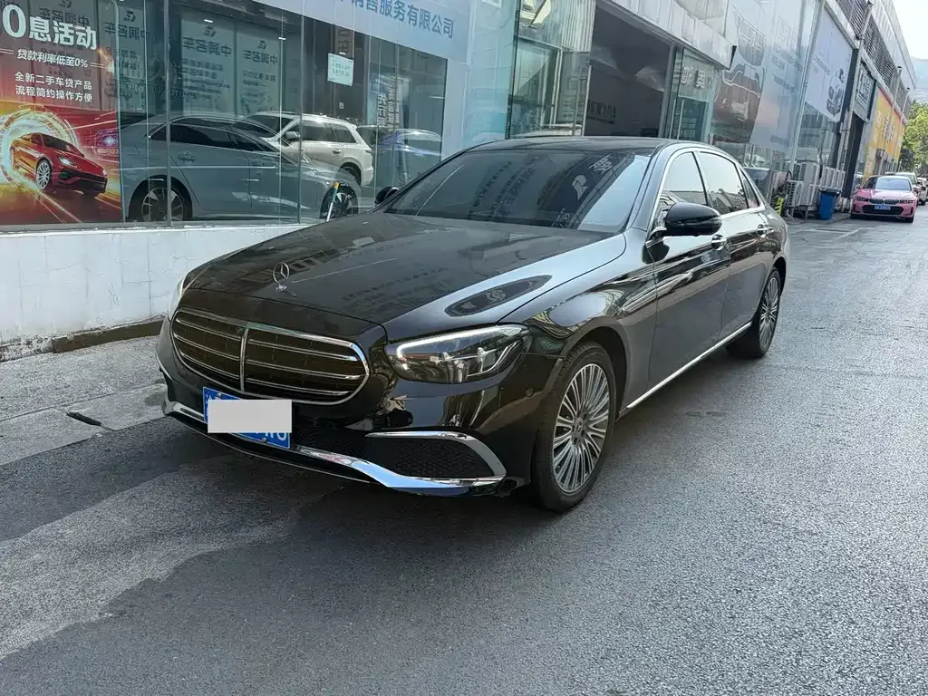 Mercedes-Benz E-Class — фото 1