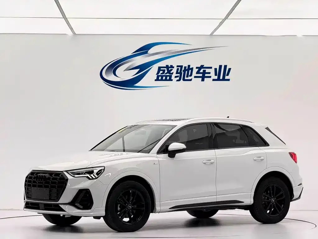 Audi Q3 — фото 1