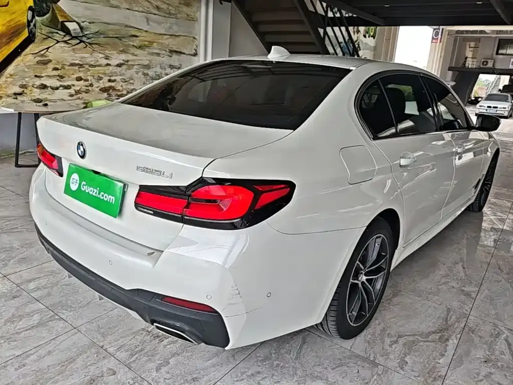 BMW 5 Series — фото 10
