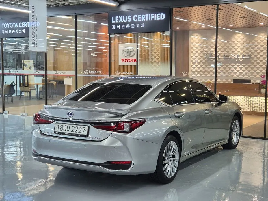 Lexus ES — фото 10