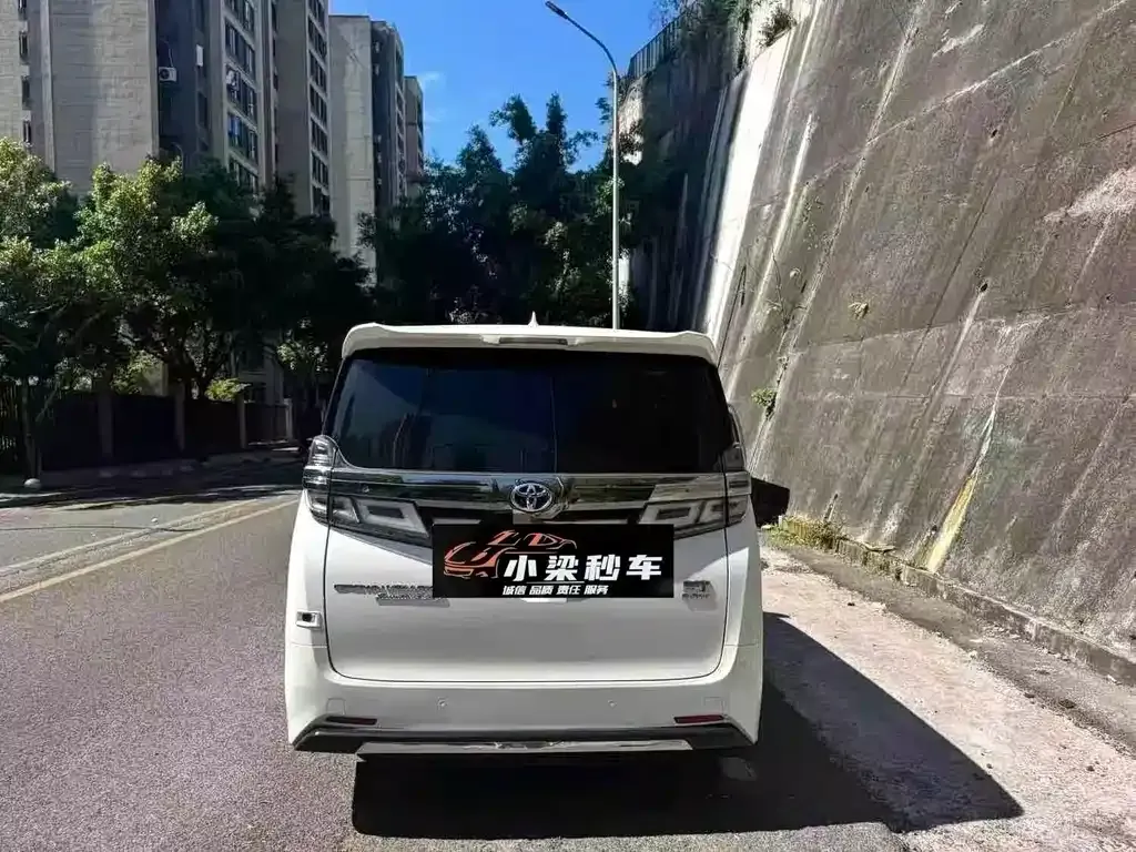 Toyota Vellfire — фото 2