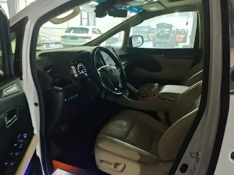 Toyota Vellfire — фото 4