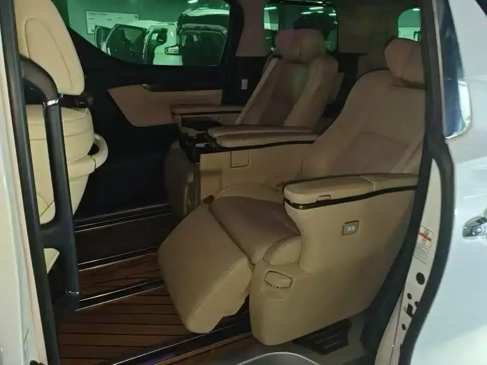 Toyota Vellfire — фото 3