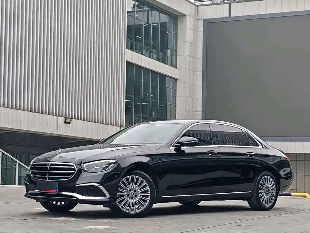 Mercedes-Benz E-Class — фото 8