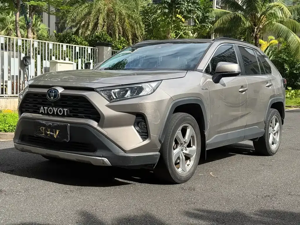 Toyota RAV4 Prime — фото 1