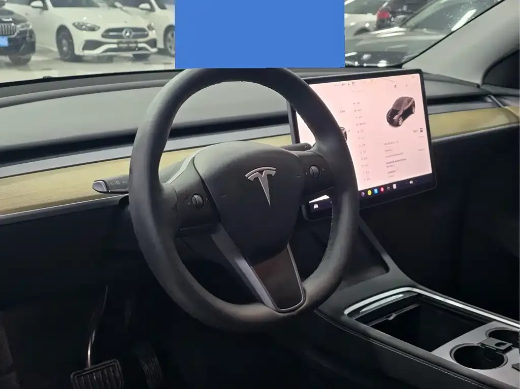 Tesla Model Y — фото 5