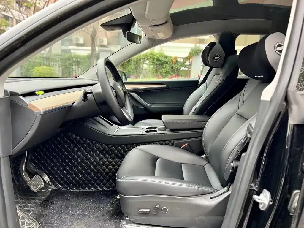 Tesla Model Y — фото 6