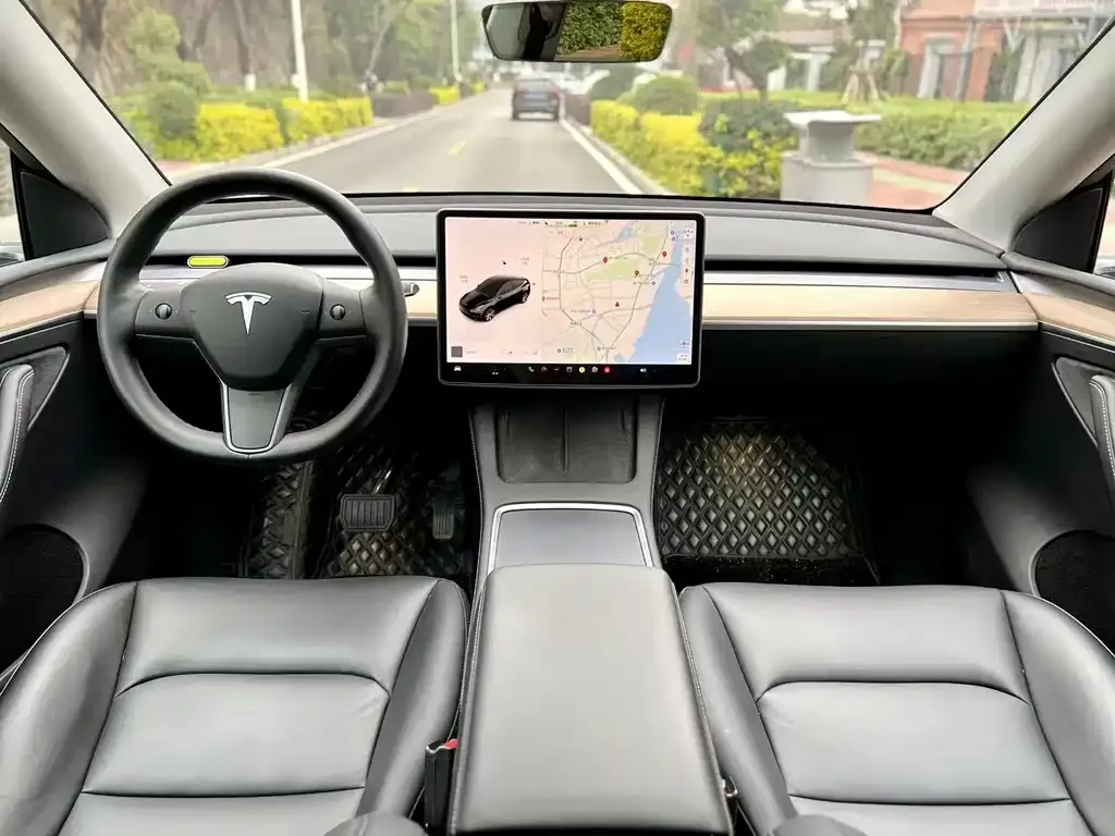 Tesla Model Y — фото 2