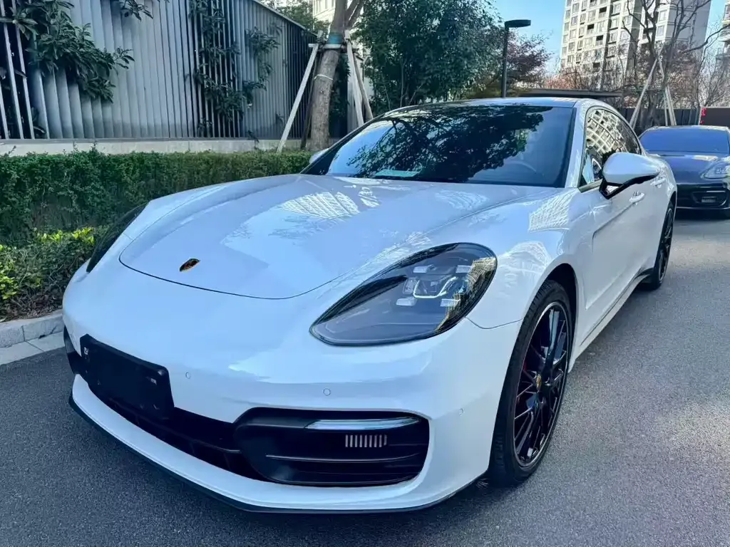 Porsche Panamera — фото 1