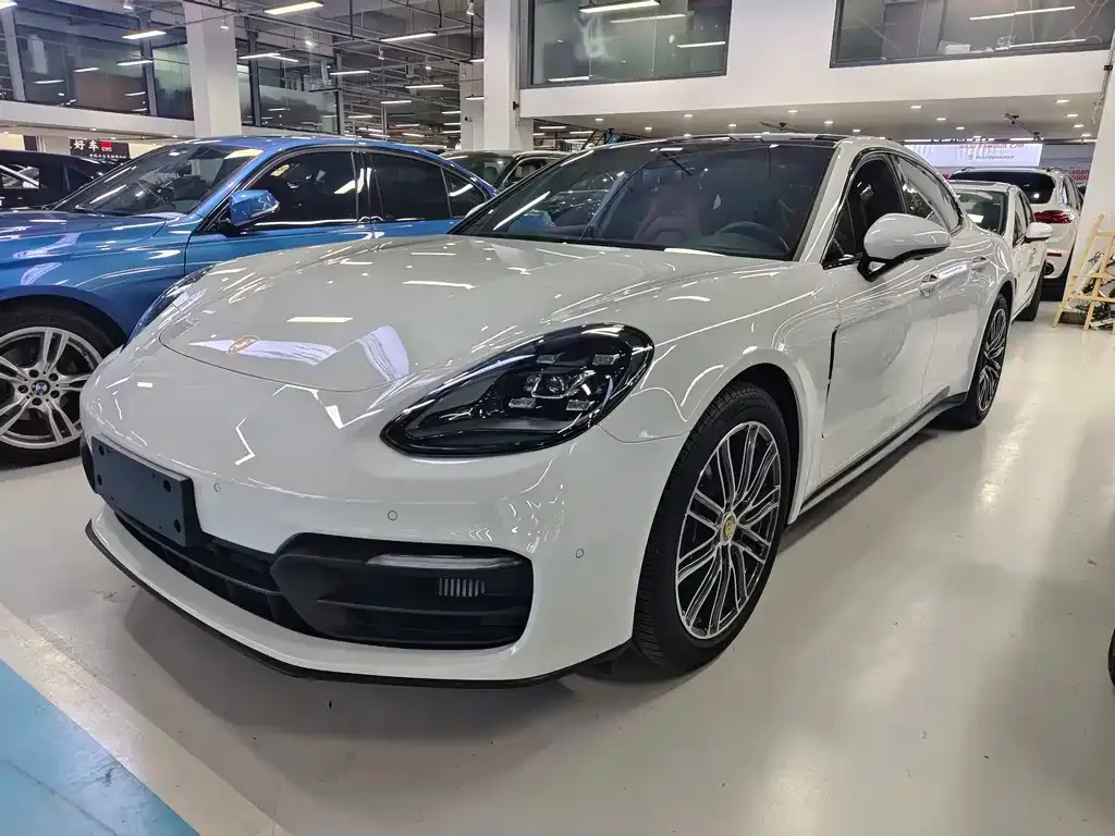 Porsche Panamera — фото 1