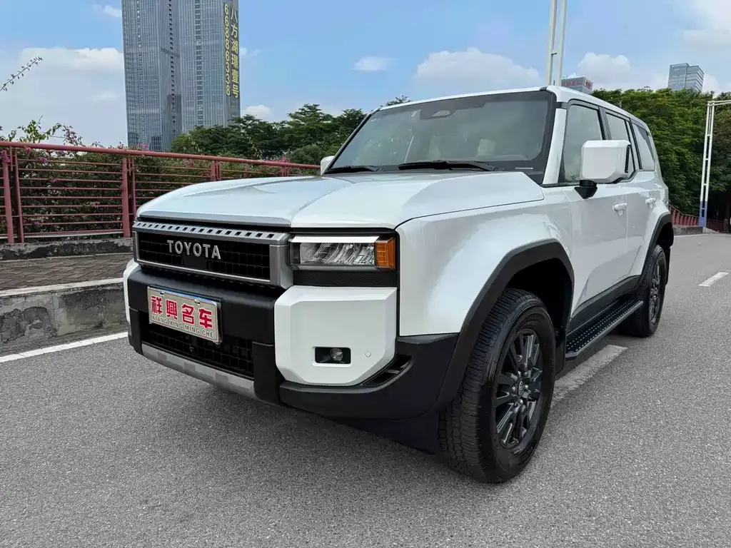 Toyota Prado — фото 1