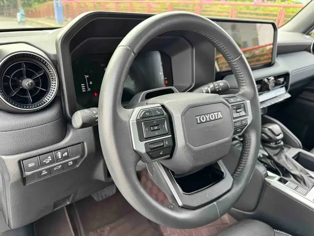 Toyota Prado — фото 2