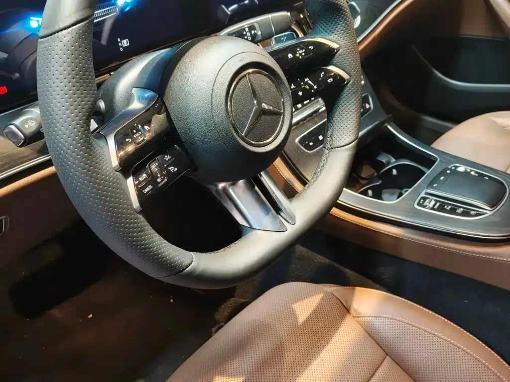 Mercedes-Benz E-Class — фото 10