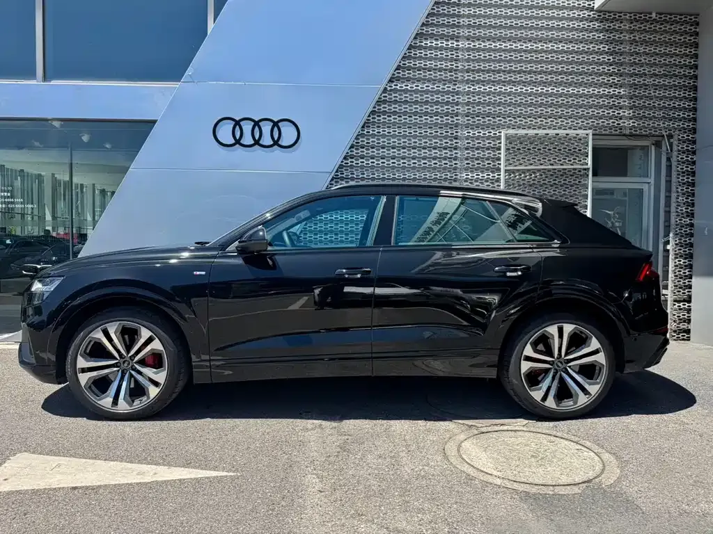 Audi Q8 — фото 7