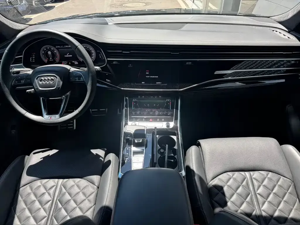 Audi Q8 — фото 4