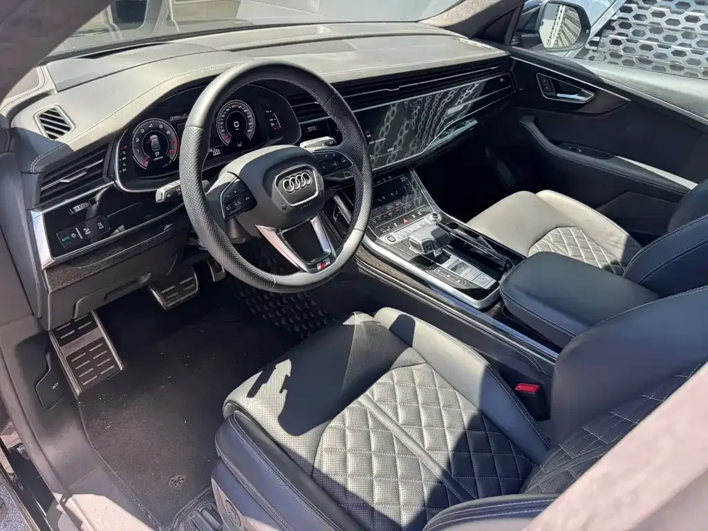 Audi Q8 — фото 9