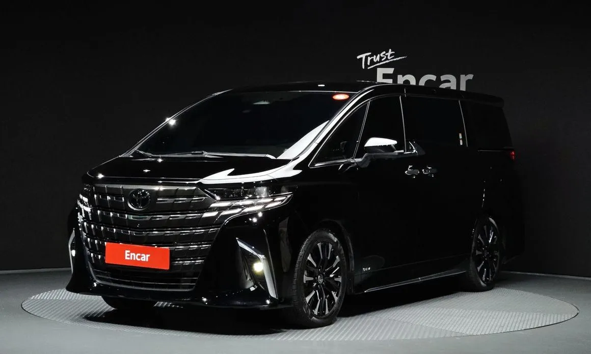 Toyota Alphard — фото 1