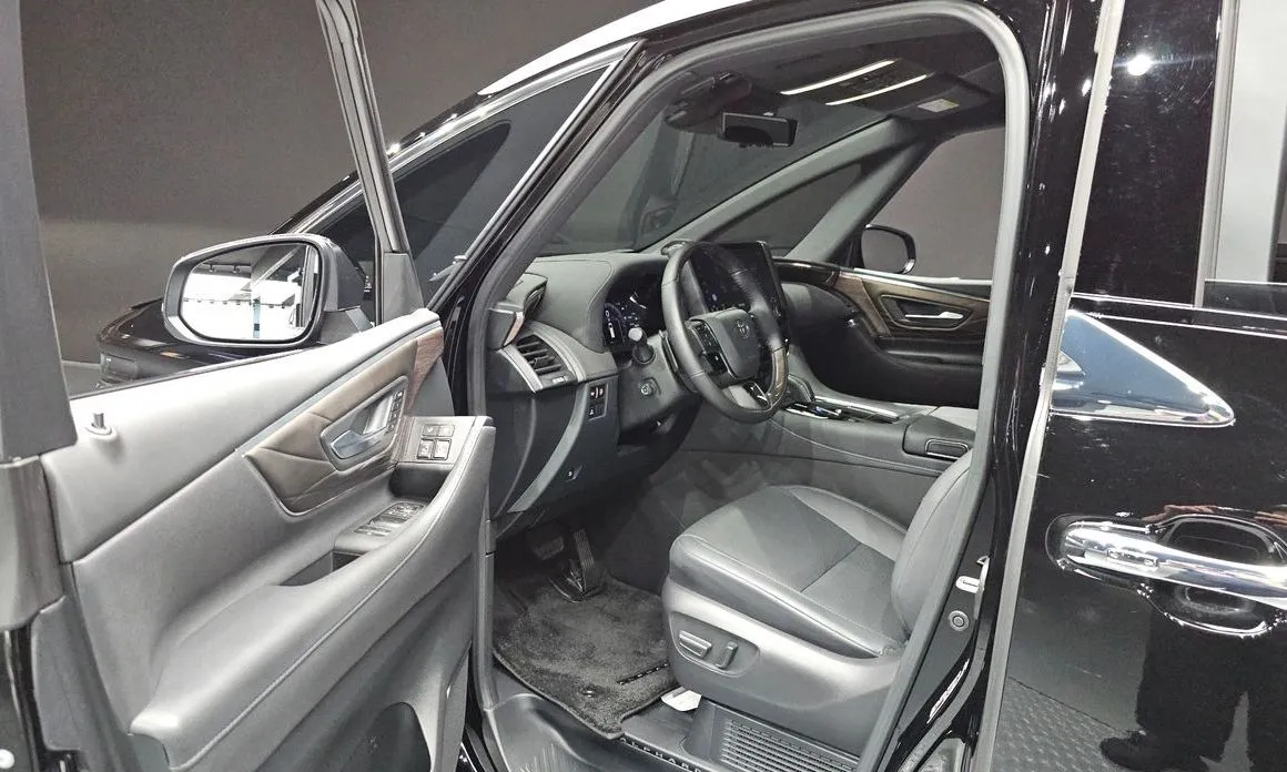 Toyota Alphard — фото 9