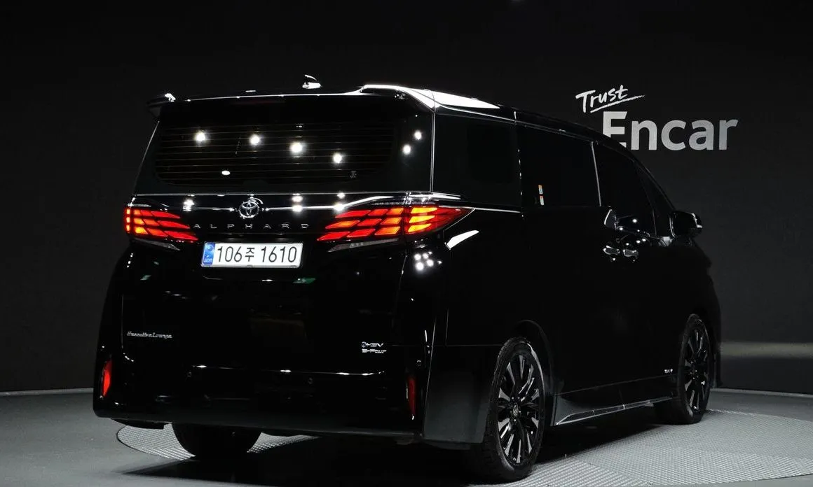 Toyota Alphard — фото 7