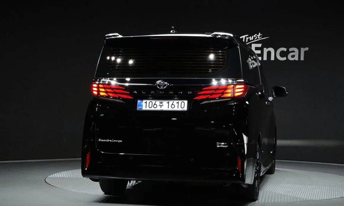 Toyota Alphard — фото 3