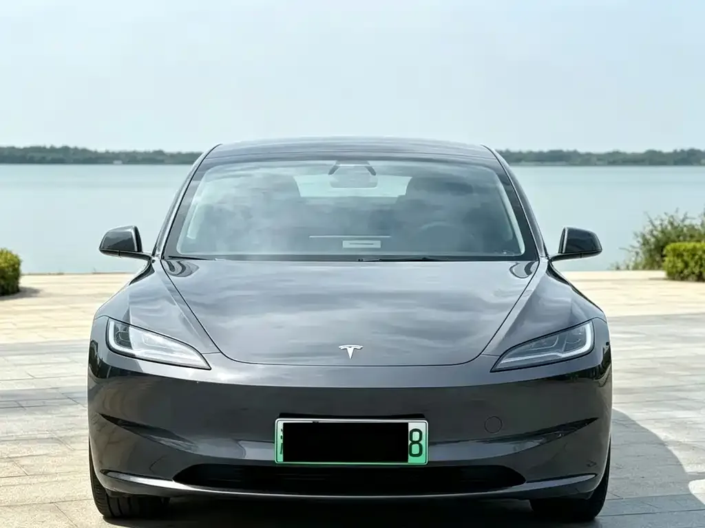 Tesla Model 3 — фото 1