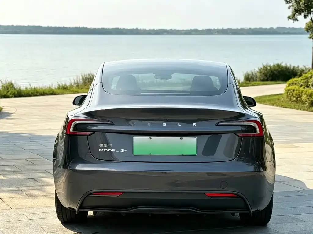 Tesla Model 3 — фото 7