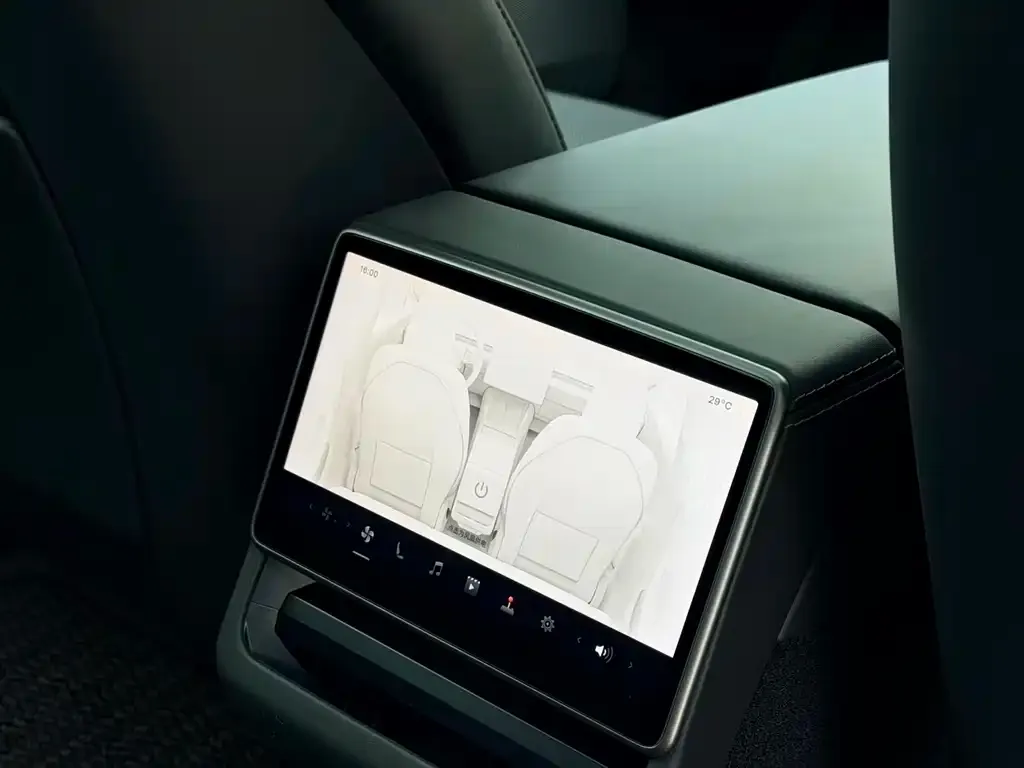 Tesla Model 3 — фото 2