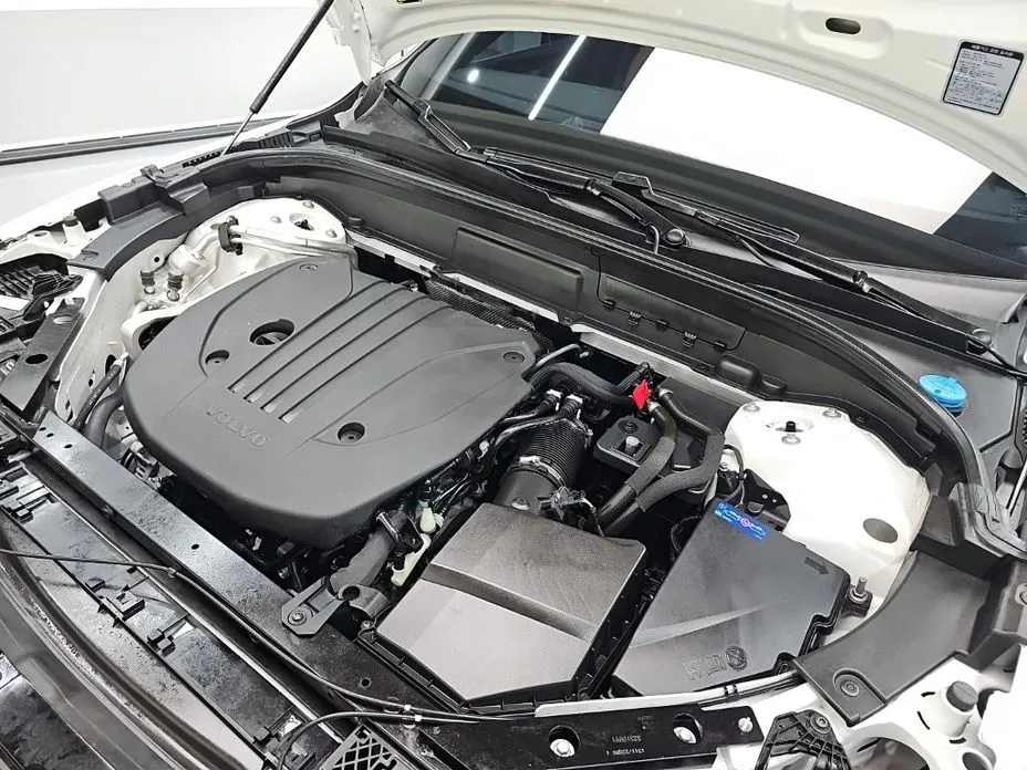 Volvo XC60 — фото 10