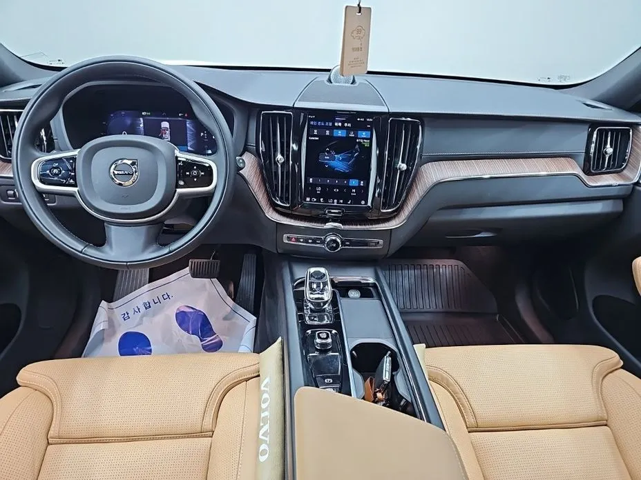 Volvo XC60 — фото 7