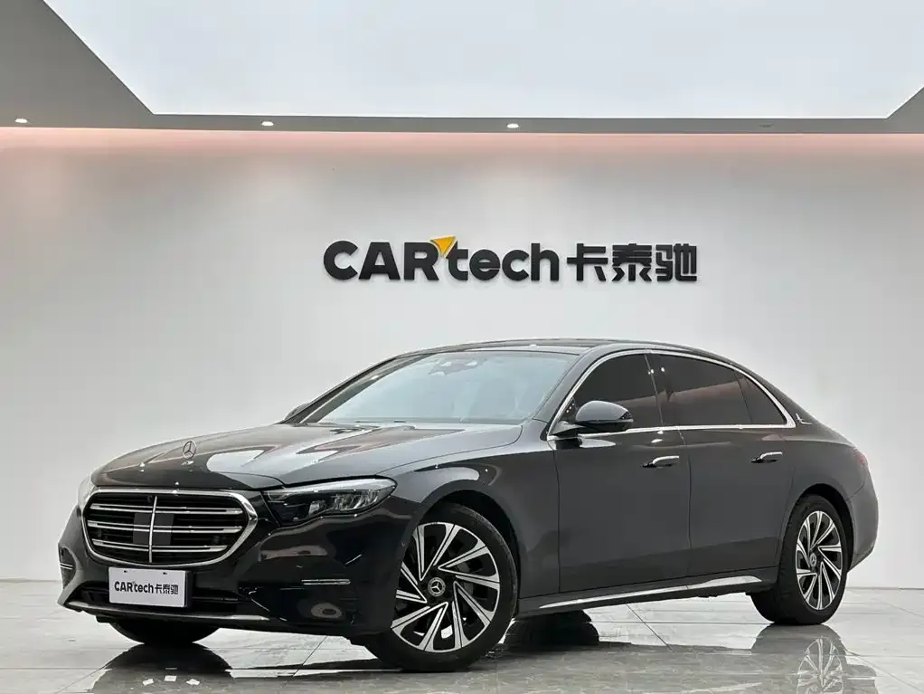 Mercedes-Benz E-Class — фото 1