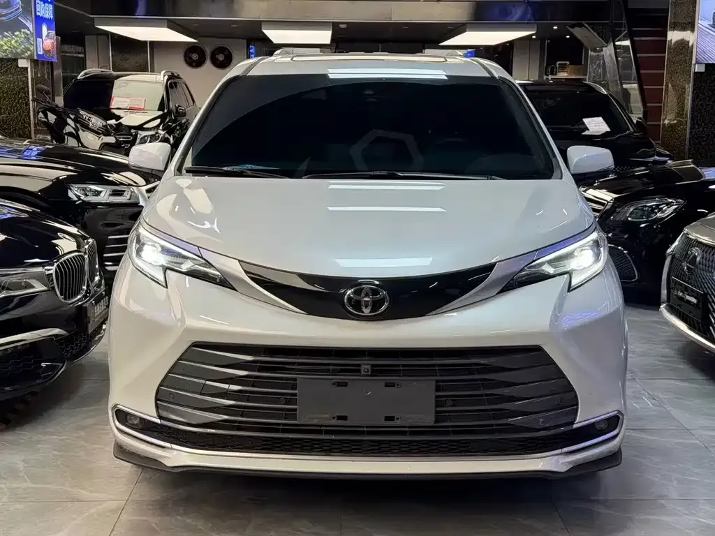 Toyota Sienna — фото 6