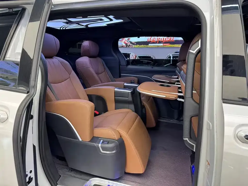 Toyota Sienna — фото 8