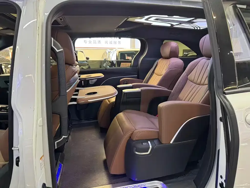 Toyota Sienna — фото 2