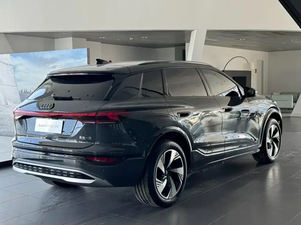 Audi Q6L e-tron — фото 9