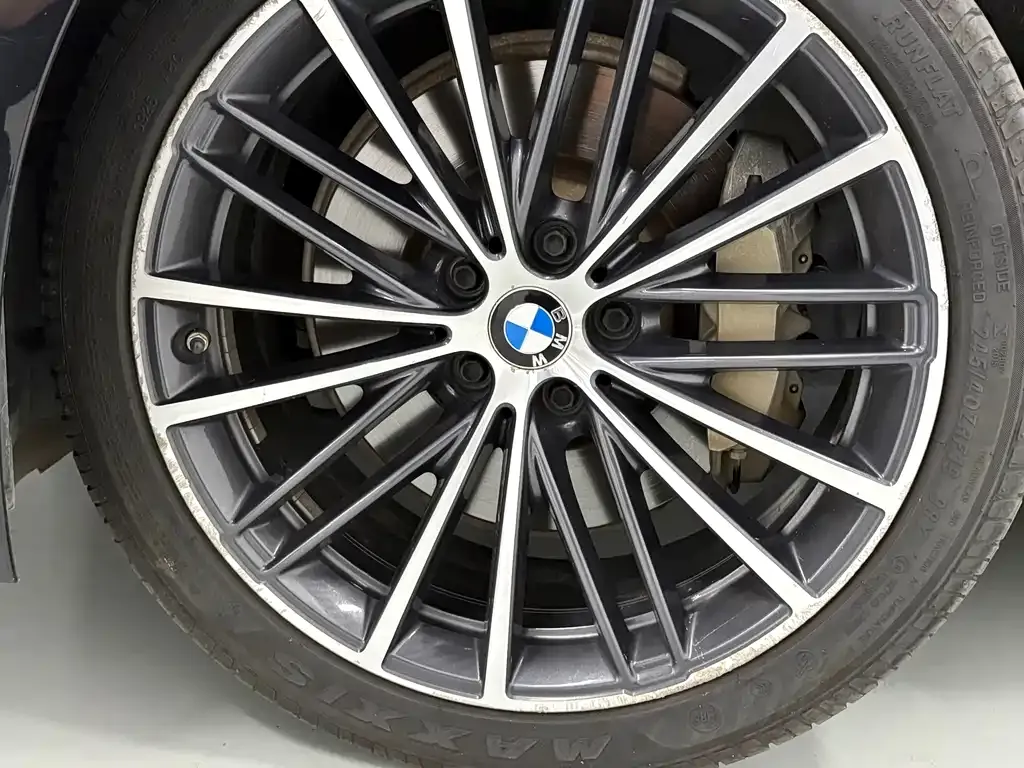 BMW 5 Series — фото 10