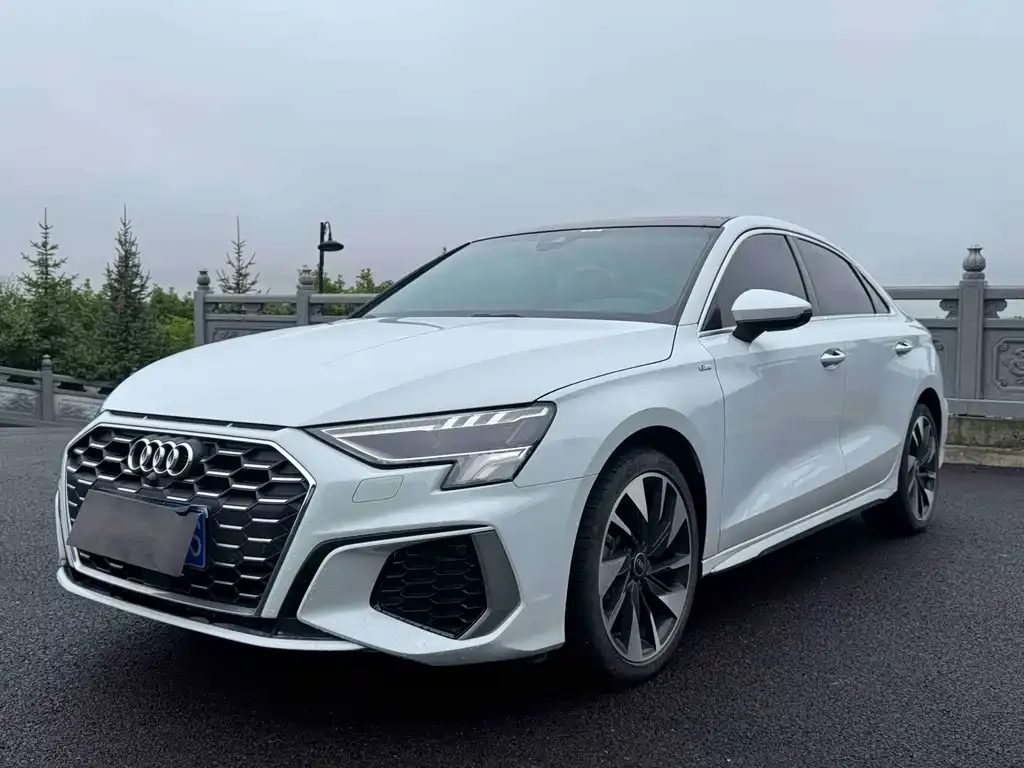 Audi A3 — фото 1