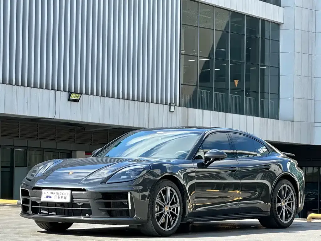 Porsche Panamera — фото 1
