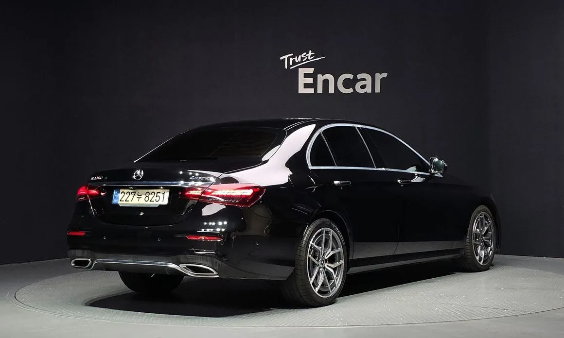 Mercedes-Benz E-Class — фото 6