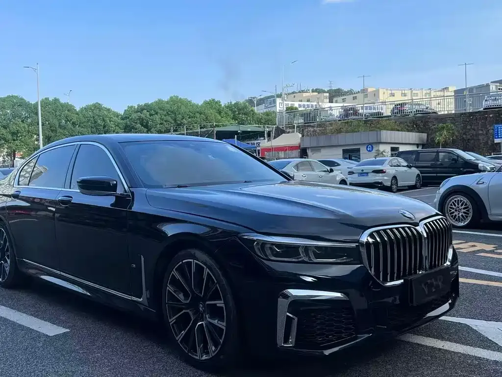 BMW 7 Series — фото 1