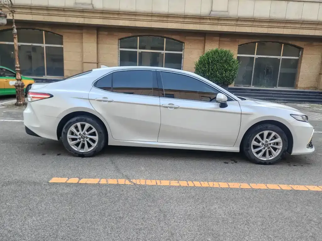 Toyota Camry — фото 9