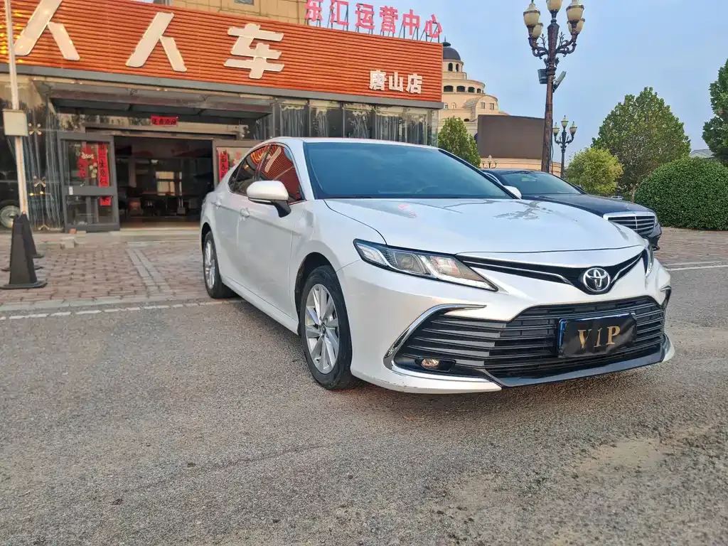 Toyota Camry — фото 7